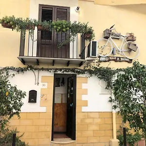 Bahalara 2*, Palermo Itálie
